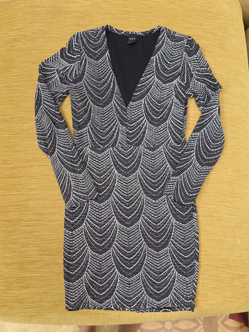privy Black and White Patterned V-Neck Long Sleeve Dress Sparkle Small/Medium